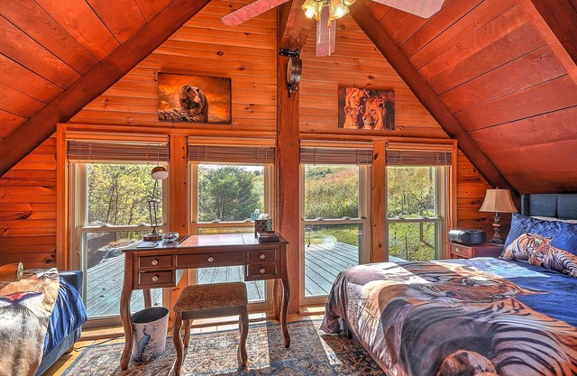 Cozy 2BR Cabin by the Creek