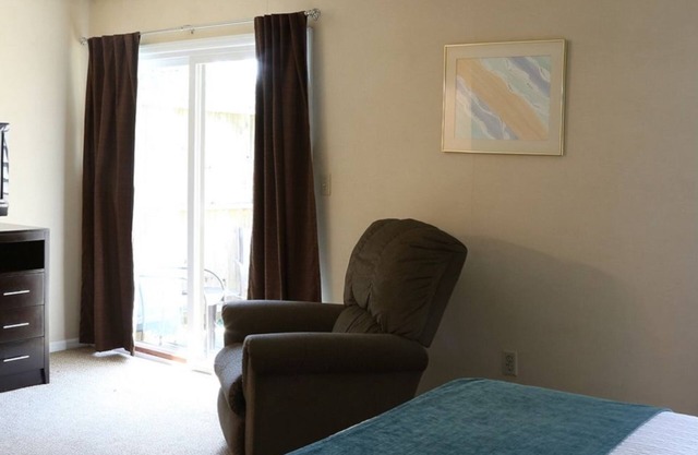 Cozy 2BR Townhouse Near Coopers Rock State Forest