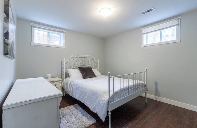 Cozy 2BR w/WIFI in Fabulous Neighborhood