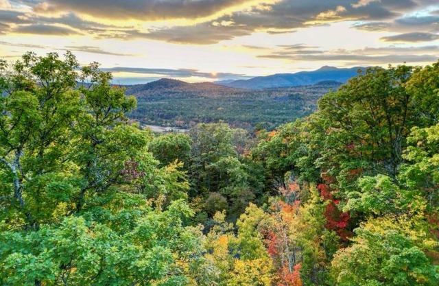 Cozy 3/2 Chalet in Eidelweiss w/Spa and gorgeous mountain views!