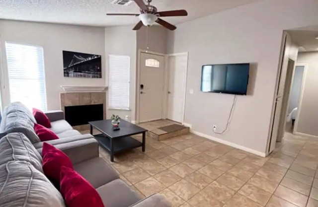 Cozy 3-bed, 2-bath with Garage