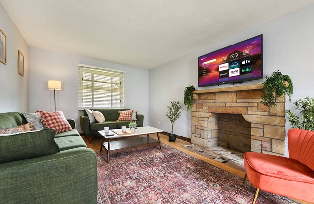 Cozy 3-bedroom - amazing coffee - easy parking