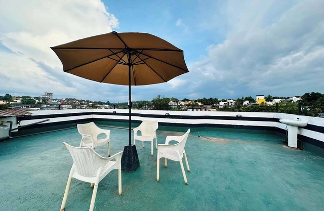 Cozy 3-bedroom apartment in welcoming Nugegoda with WiFi, AC