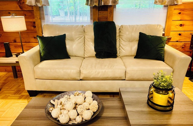 Cozy 3-bedroom cabin with WiFi, AC near Hopewell & Prince George