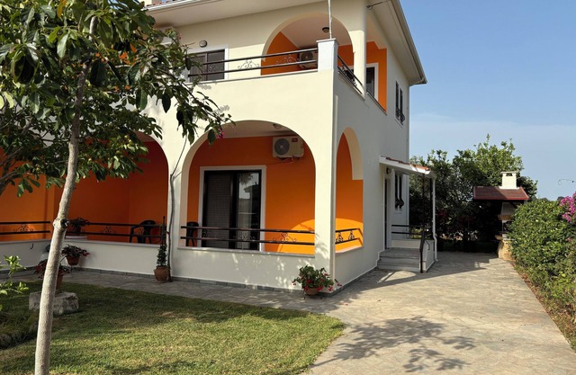 Cozy 3-bedroom house in amazing Mitikas with WiFi, AC