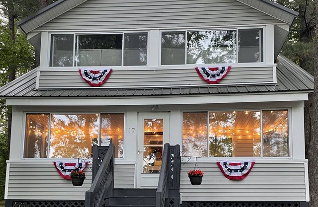 Cozy 3 bedroom seasonal cottage with very short walk to private community beach