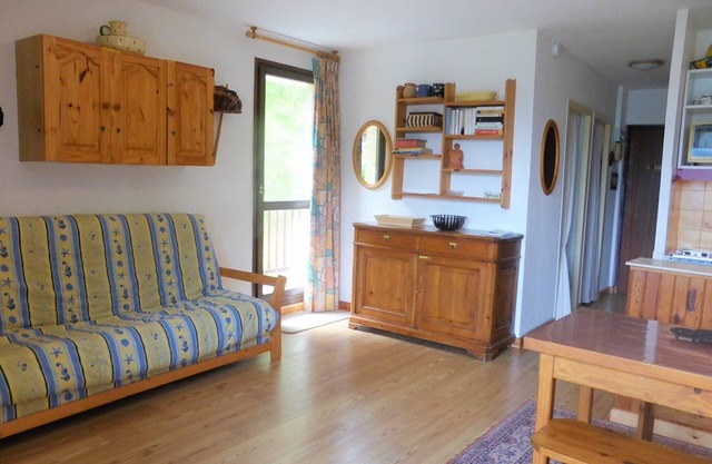 Cozy 3-Room Apartment for 4-6 in Arêches-Beaufort with Stunning Views, Balconies, and Ski Access