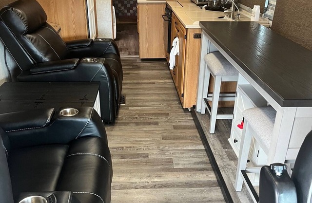 Cozy 36’ Motorhome RV in Ocean Springs, MS.
