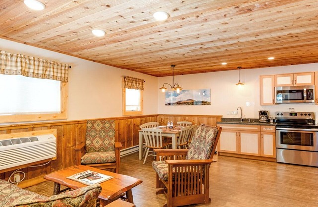 Cozy 3Bedroom w/2 Bath and Full Kitchen, Outdoor BBQ, Fire Pits