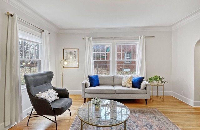 Cozy 3BR Home by Ingersoll Restaurant Scene