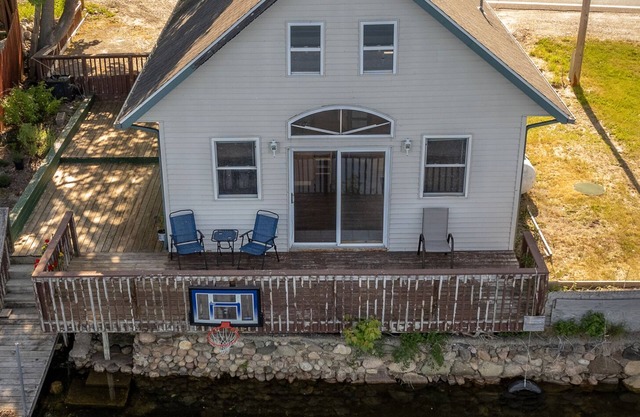 Cozy 4-Lakes Cloverdale Cottage.