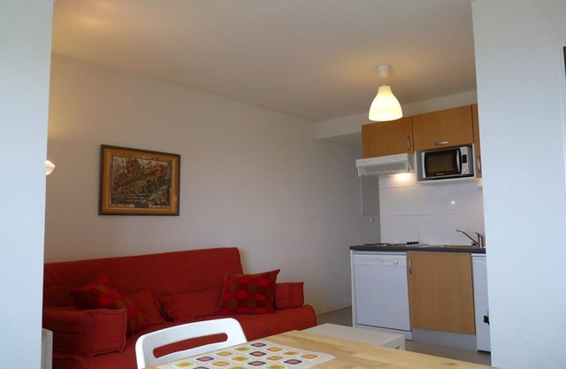 Cozy 4-person apartment with ski-in access, dishwasher, washing machine, ski locker, free parking