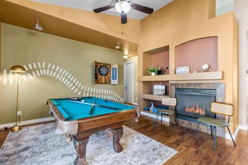 Cozy 4BR Near Ski Resort - Firepit & Pool Table