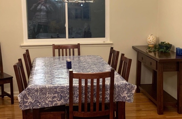 Cozy A2 Colonial Sleeps 12!