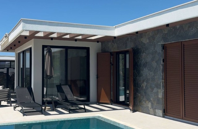 Cozy accommodation with stunning sea views and everything around is incomparable to see.