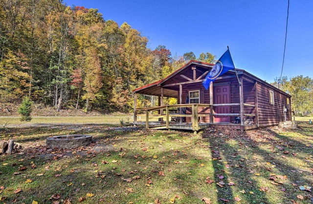 Cozy Anchors Away Cabin Hideaway w/Fire Pit!