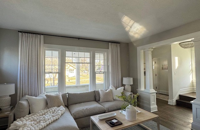 Cozy and accomodating designer home near downtown and McKennan Park - sleeps 10+