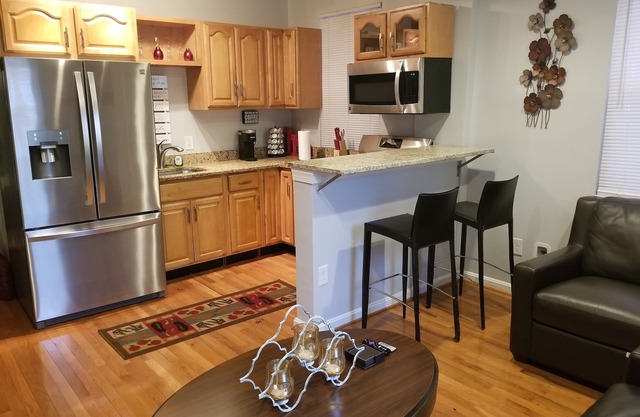 Cozy and blocks from M&T Stadium/Camden Yards