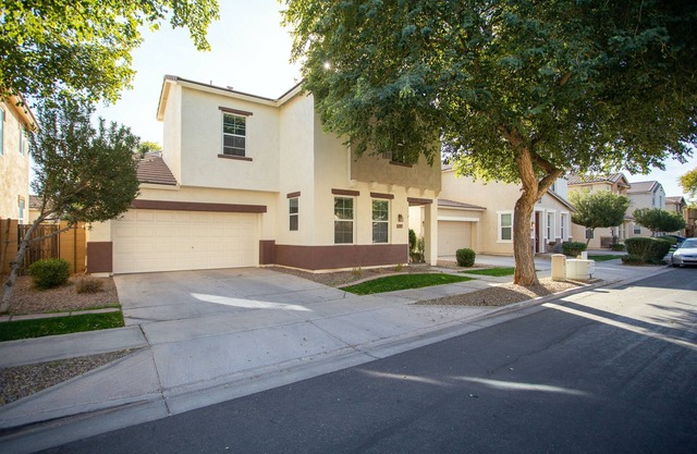 Cozy and Cute 2 story home in Gilbert 3 bedrooms 2.5 baths 2 car garage