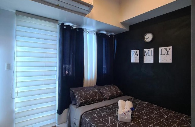 Cozy and Lovely 1 Bedroom with Balcony near MRT Boni with WiFi and Netflix