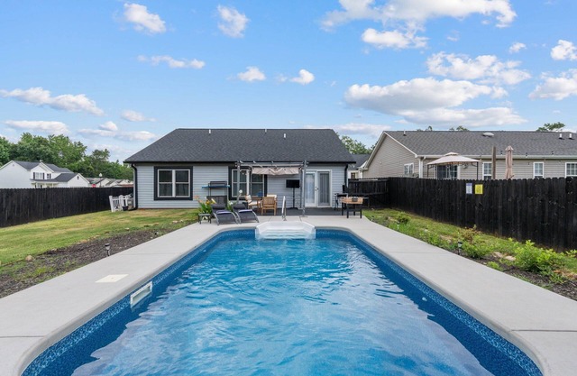Cozy and luxurious Home with Pool 3BR 2BT