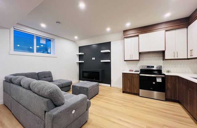 Cozy and Modern Basement Suite – 10 Minutes from Downtown!