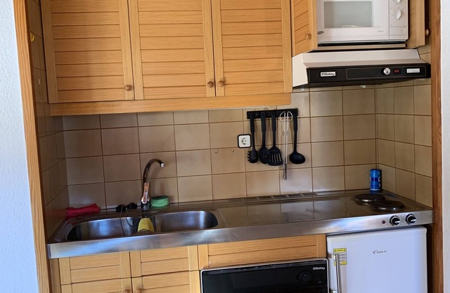 Cozy and sunny apartment at the foot of the slopes of La Molina with fireplace