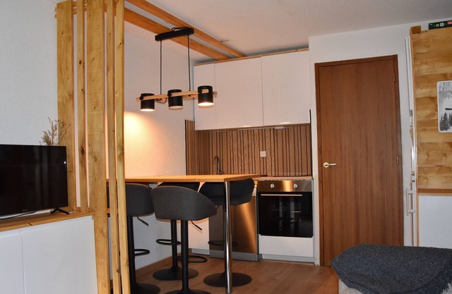 Cozy apartment with heated pool and south terrace in Pralognan-la-Vanoise