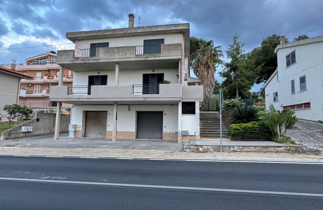 Cozy apartment within walking distance of the sea, with pets allowed