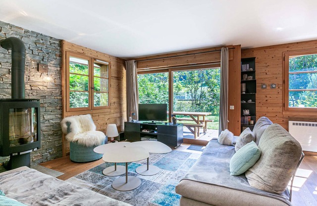 Cozy Apartment, 2 Bedrooms, Near Ski Slopes, Terrace, Garage, WIFI