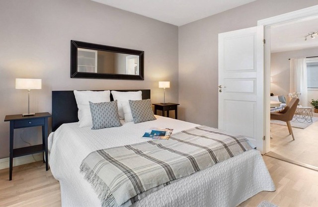 Cozy apartment close to city center with free parking and balcony