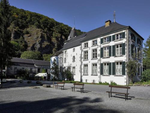Cozy Apartment in a 16th Century Castle