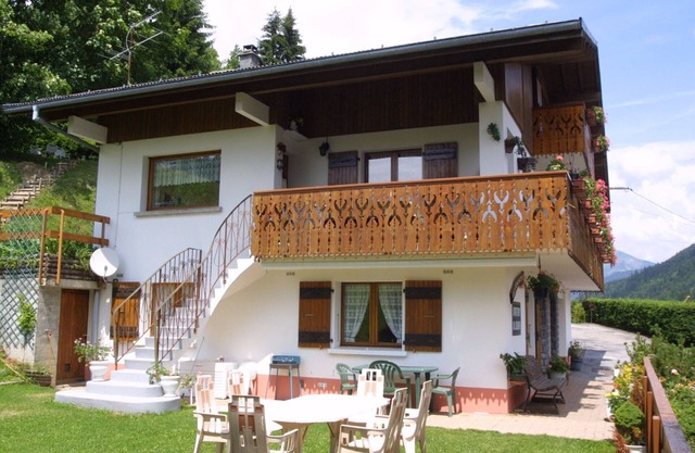 Cozy apartment in Les Gets with Wi-Fi and private parking