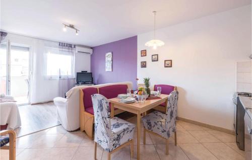 Cozy Apartment In Liznjan With Wifi