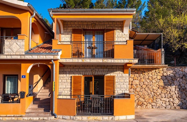 Cozy apartment in Modric with WiFi