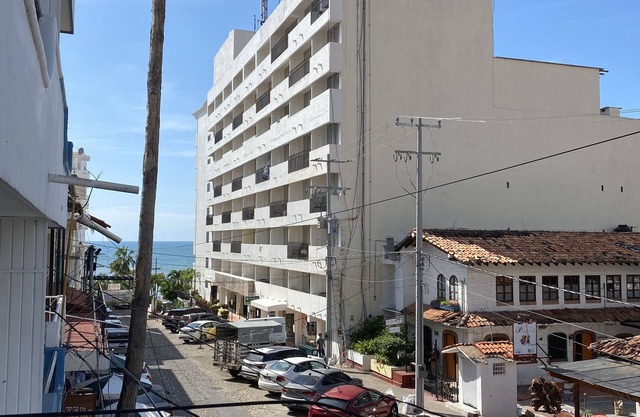 Cozy apartment in the heart of olas altas, pet friendly.