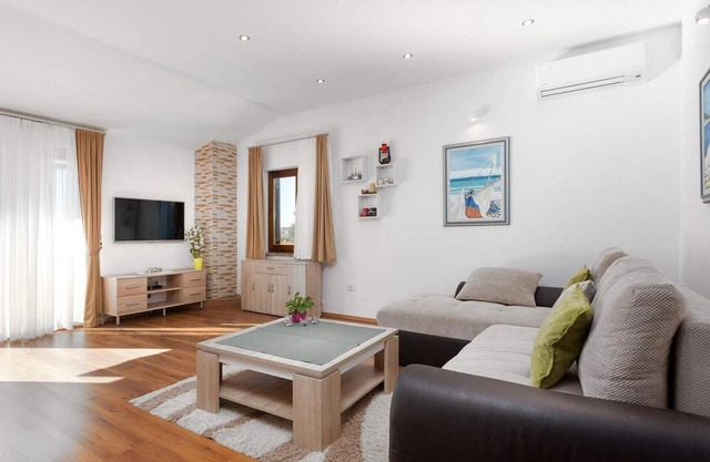 Cozy apartment in Porec with WiFi