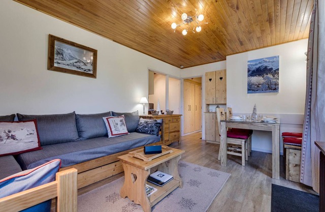 Cozy Apartment Near the Slopes with Balcony and Modern Amenities