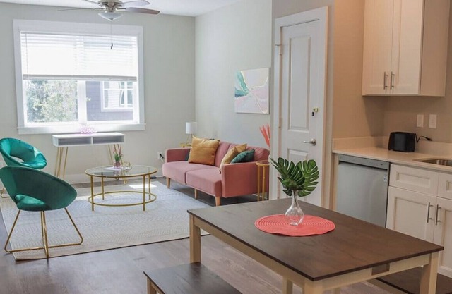 Cozy apartment offering the ideal getaway in a quaint neighborhood.