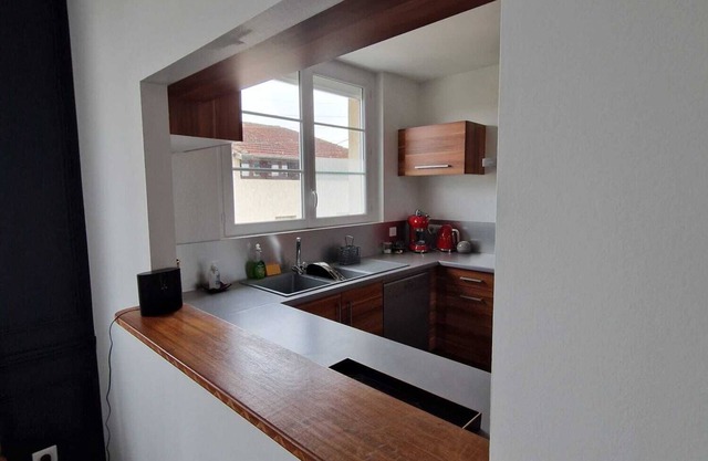 Cozy apartment with terrace, close to train station and city centernn