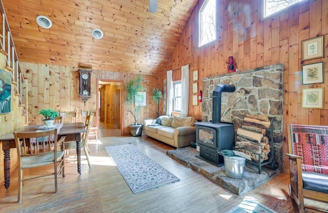 Cozy Appalachian Getaway 5 Mi to Prospect Peak!