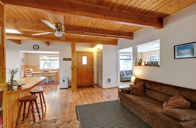 Cozy Ashford Home - 5 Mi to Rainier Nat'l Park!