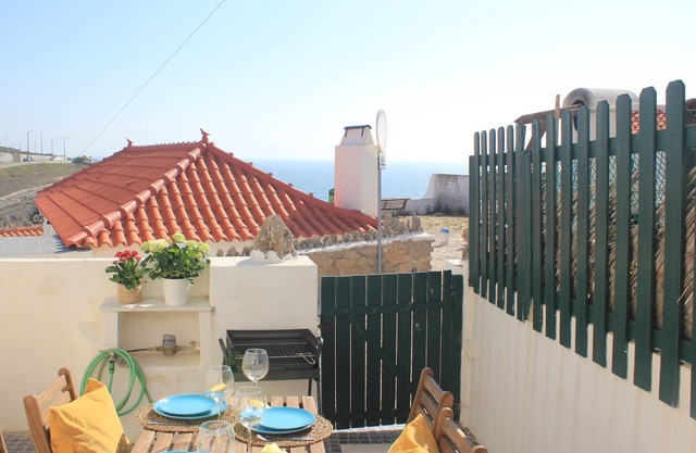 Cozy Azenhas do Mar cottage by Lisbon Dreams