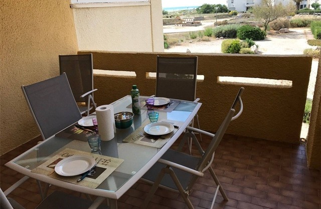 Cozy Beachfront T2 Apartment with Cabin, Parking & Modern Amenities