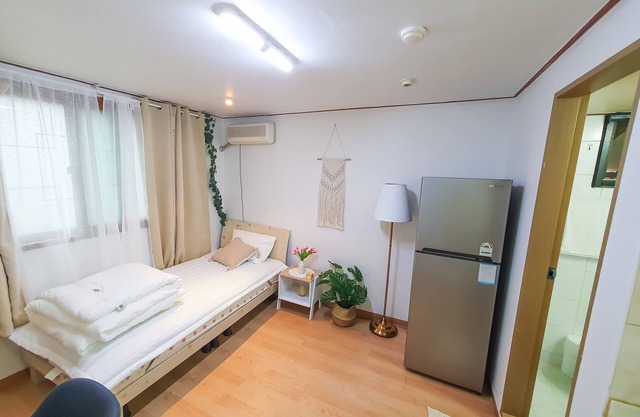 Cozy & beautiful house 4-minutes walk from Sadang station