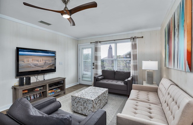 Cozy, Beautifully Appointed, Close to Beach!