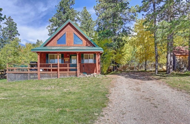 Cozy Black Hills Retreat – Loft, deck, pet-friendly & peaceful mountain views!