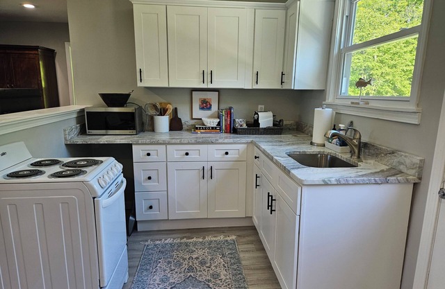 Cozy Boho Apartment with WiFi, AC in Charming Guilford