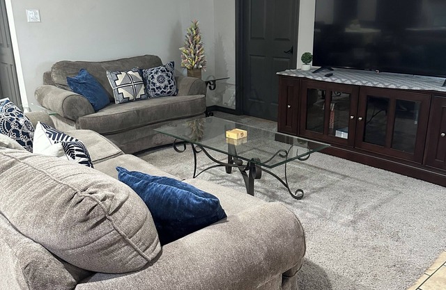 Cozy bran new 3 Bedroom 2 Bath Duplex Unit b