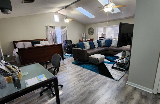 Cozy Bungalow Just Outside of Atlanta!